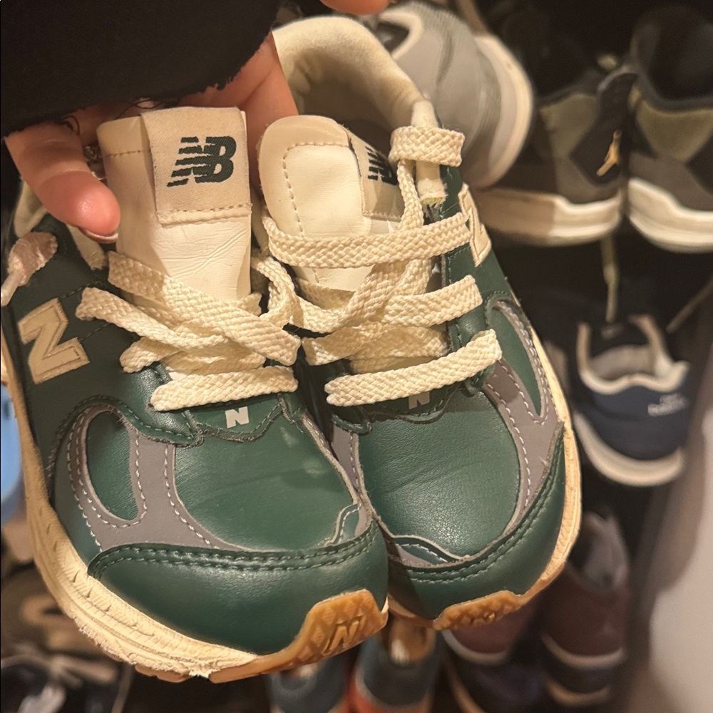 New Balance Kids Sneakers Green and Gray - Picture 6 of 7